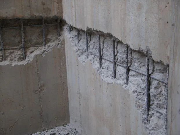 разрушение бетона смесью