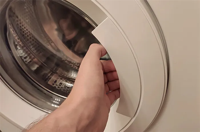Неисправность устройства блокировки люка, из-за которой стиральная машина не качает воду