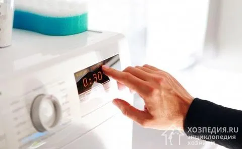 Современные модели стиральных машин оснащены сенсорной панелью управления. Выбор программы осуществляется легким прикосновением пальца