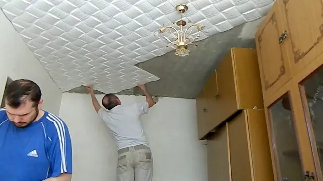 монтаж пенопластовой плитки на потолок своими