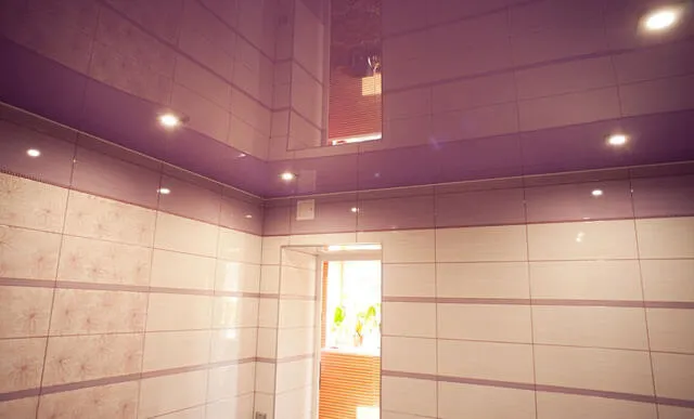 монтаж натяжного потолка в ванной