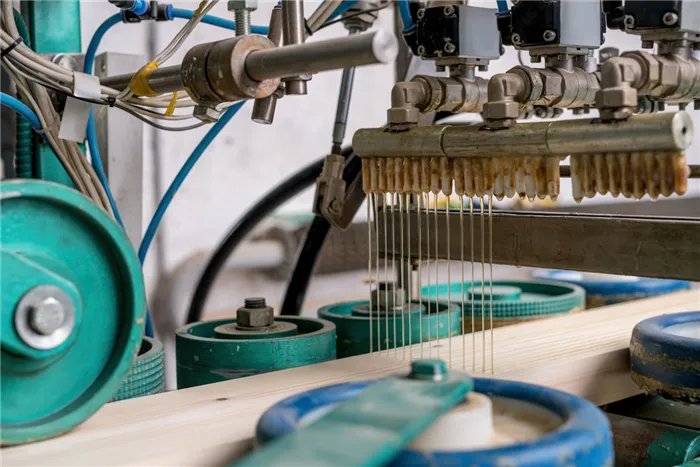 Производство клееного бруса - это многостадийный, дорогостоящий трудоемкий и высокотехнологичный процесс. 