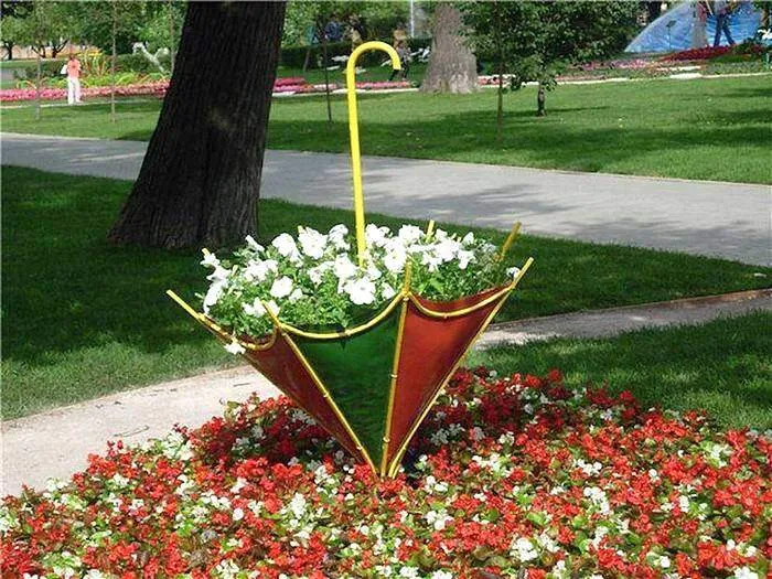 Клумба для цветов в виде зонта