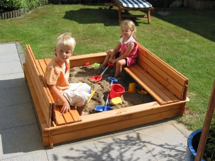 песочница для детей во дворе готовая конструкция