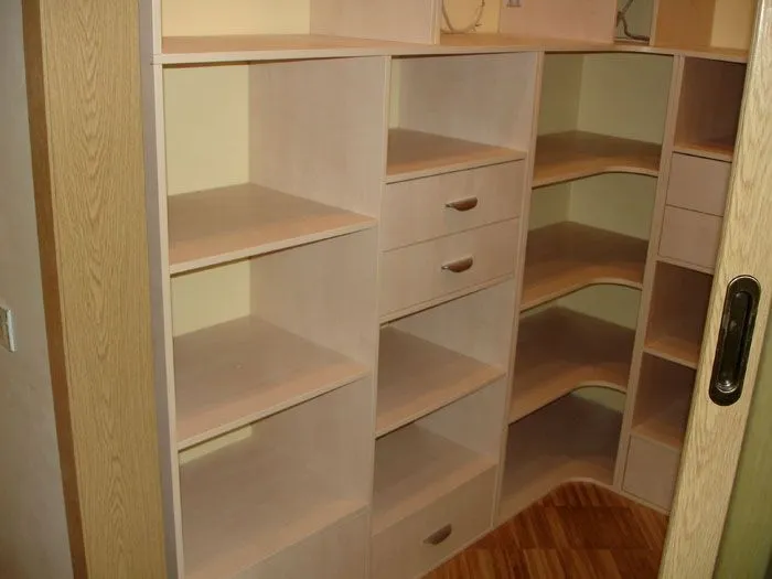 Схема вместительного углового шкафа гардеробной