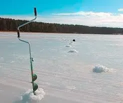 Зимняя рыбалка: как сделать лунку во льду