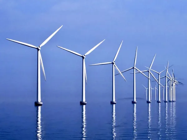 Оффшорный ветропарк в Дании близ Копенгагена. Размещение ветрогенераторов в море — неплохое решение проблемы нехватки площадей для строительства мощных ветроэлектростанций. Кроме того, благодаря морскому бризу ветряки работают 97% времени.