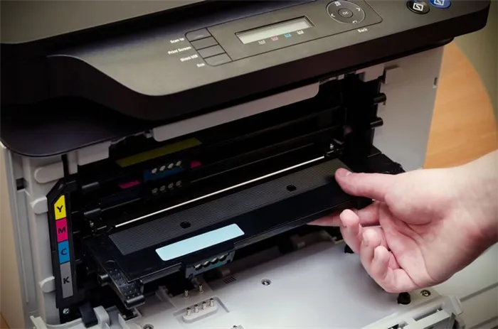 Почему лазерный принтер печатает черным?