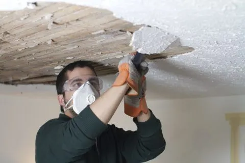 Сложность подготовительных работ зависит от состояния потолка