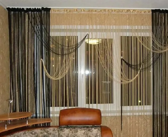 Нитяные шторы в интерьере зала