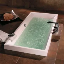 Квариловая ванна с гидромассажем