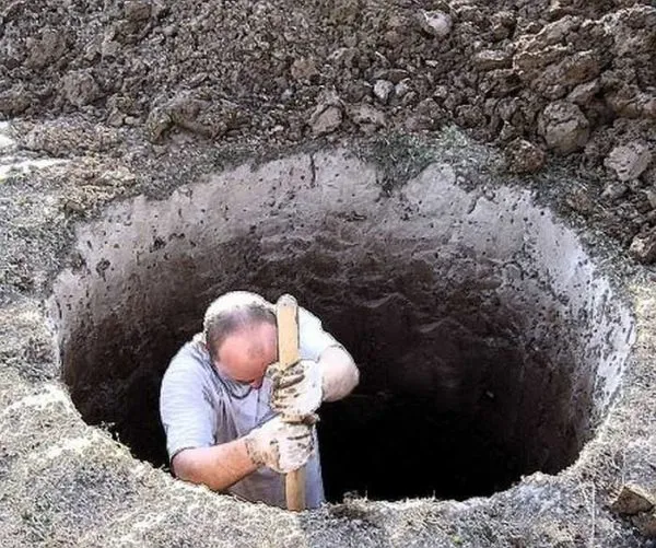 Копаем яму под колодец