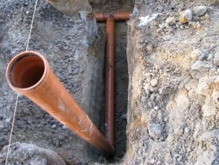 Прокладка канализационных труб 