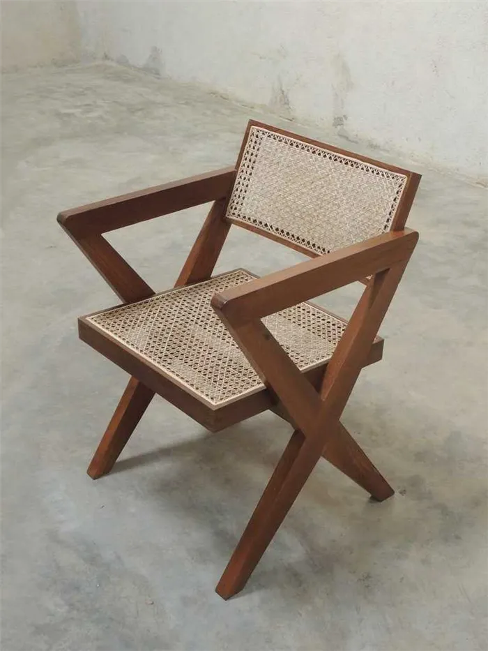 стул деревянный высокий