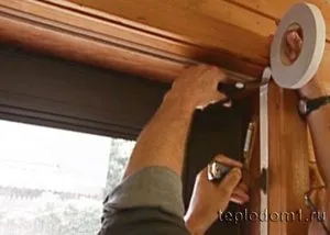 Как правильно утеплять входные деревянные двери
