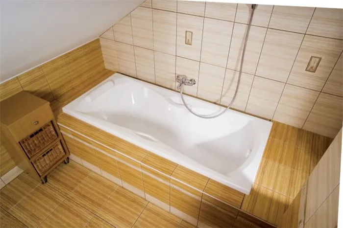Установка ванны на подиум из кирпича в частном доме